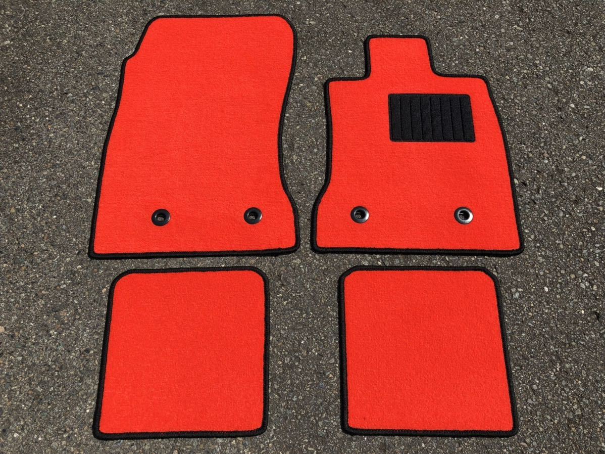 ■送料無料■トヨタ ＲＧ８６ ZN8 ハチロク 後期 赤無地 レッド フロアマット カーマット 国産 新品(年式：Ｒ３年１０月～現行)