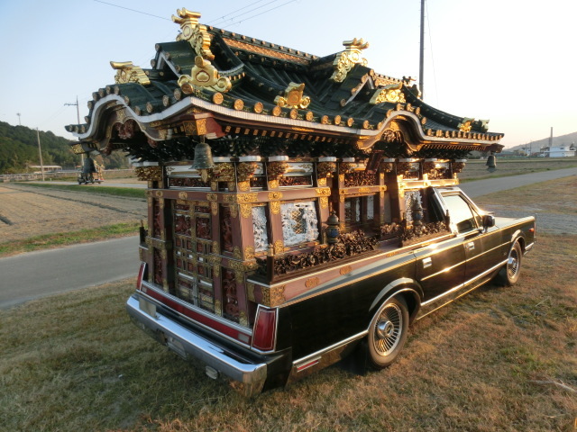 フォード リンカーン タウンカー 宮型霊柩車 霊柩車 金沢型 左ハンドル ベンチシート コラムオートマ 超 金沢型宮型霊柩車 タウンカー 売買されたオークション情報 Yahooの商品情報をアーカイブ公開 オークファン Aucfan Com