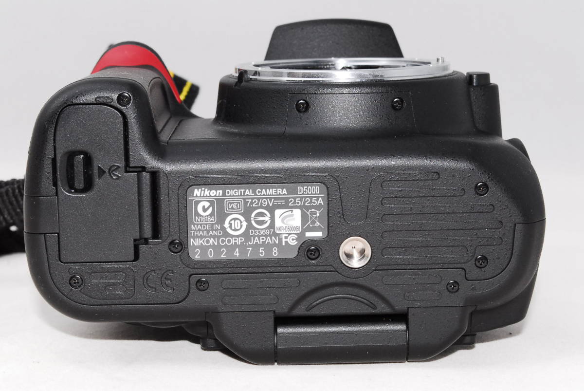 Nikon D5000 ボディ バッテリー・充電器付き【訳アリ・美品】 ☆ジャンク / 通電可☆ Nikon D5000 ボディ バッテリー付き