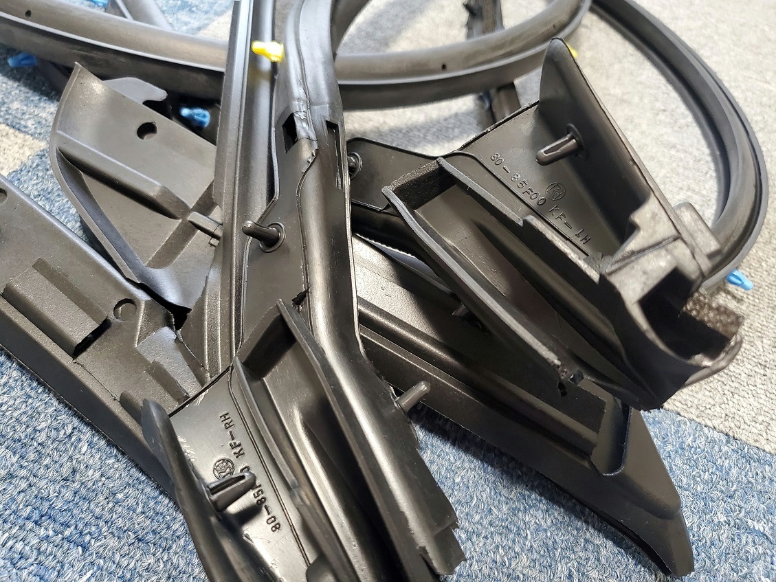 新品 S15 シルビア ウェザーストリップ ドア側 左右 新品 S15 シルビア ウェザーストリップ ドア側 左右