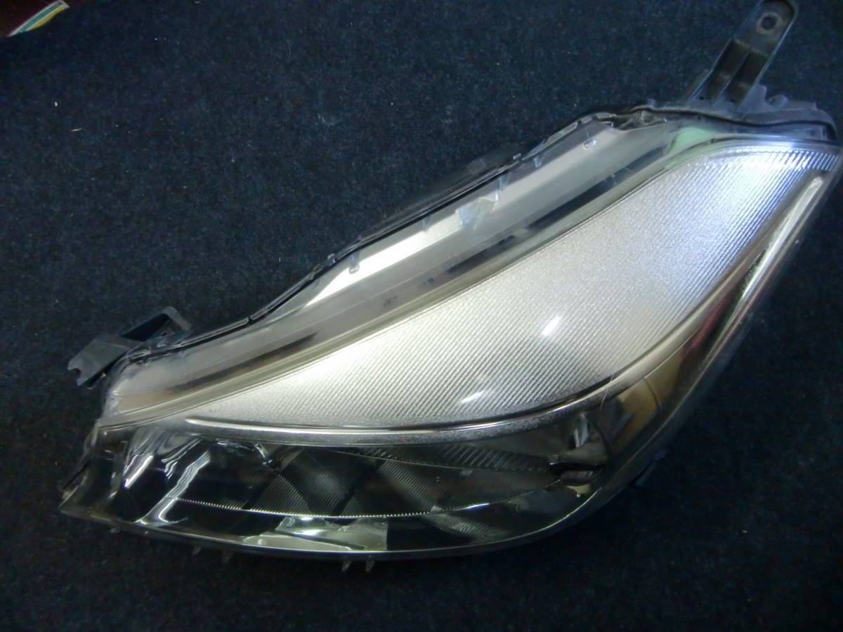 NSP130 ヴイッツ 左ヘッドランプ・ヘットライト ハロゲン KOITO52-233