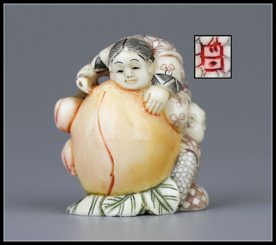 時代 鯨歯 一角 桃童子彫刻 根付 高45mm 重31g／状態いい美品