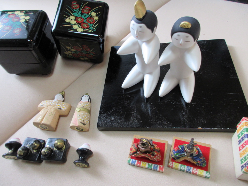 アンティーク大量出品！約50年前～豆雛人形4セット＋おまけ・昭和 