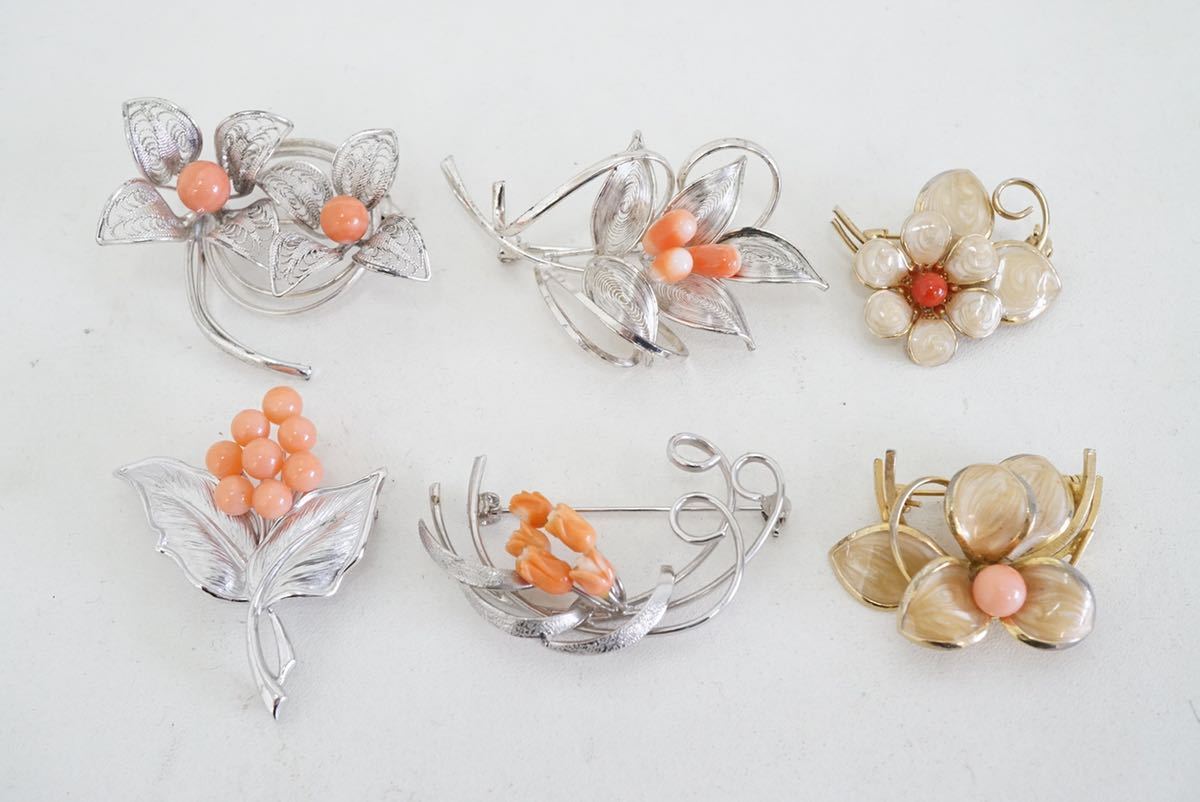 ブローチ 赤珊瑚 ヴィンテージ 本珊瑚 天然 3粒 B78 日本 8.8ミリ 高知産血