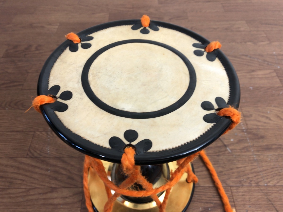 C123A080○小鼓 つづみ 花形鼓皮 黒漆 和楽器 伝統楽器 小鼓胴 C123A080○小鼓 つづみ 花形鼓皮 黒漆 和楽器 伝統楽器 小鼓胴