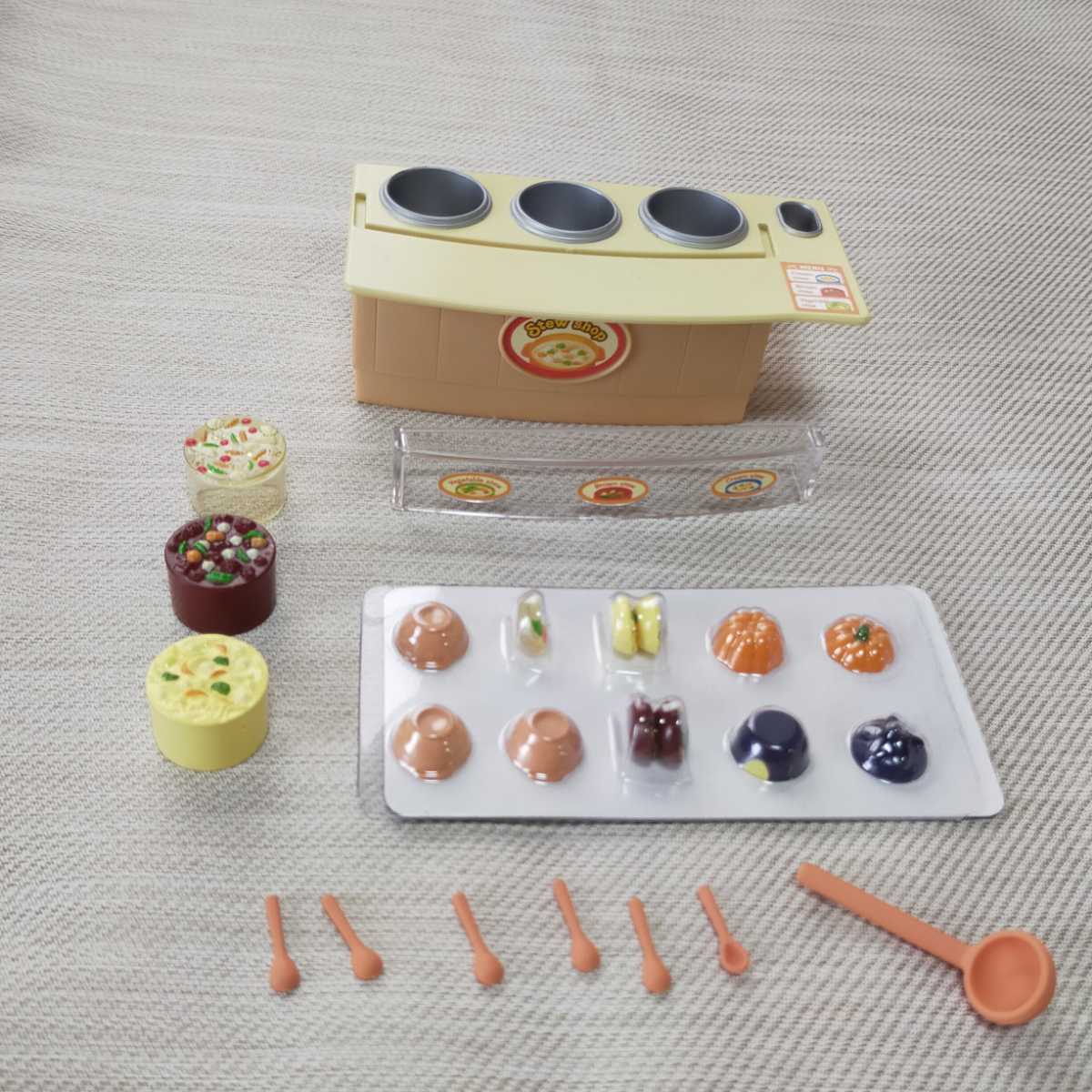  品 シルバニアファミリー ショップ 小さなお店屋さん シチューセット 家具＆付属品 元箱無(シルバニアファミリー)｜売買されたオークション情報、yahooの商品情報をアーカイブ公開 - オーク シルバニアファミリー