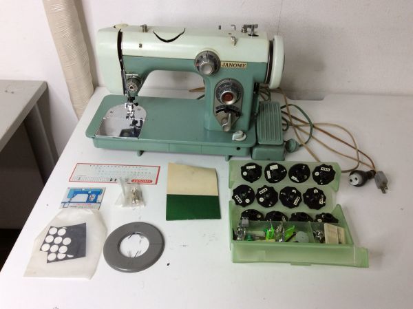 JANOME ジャノメ ミシン 670R（営FU683-120-X ジャノメミシン