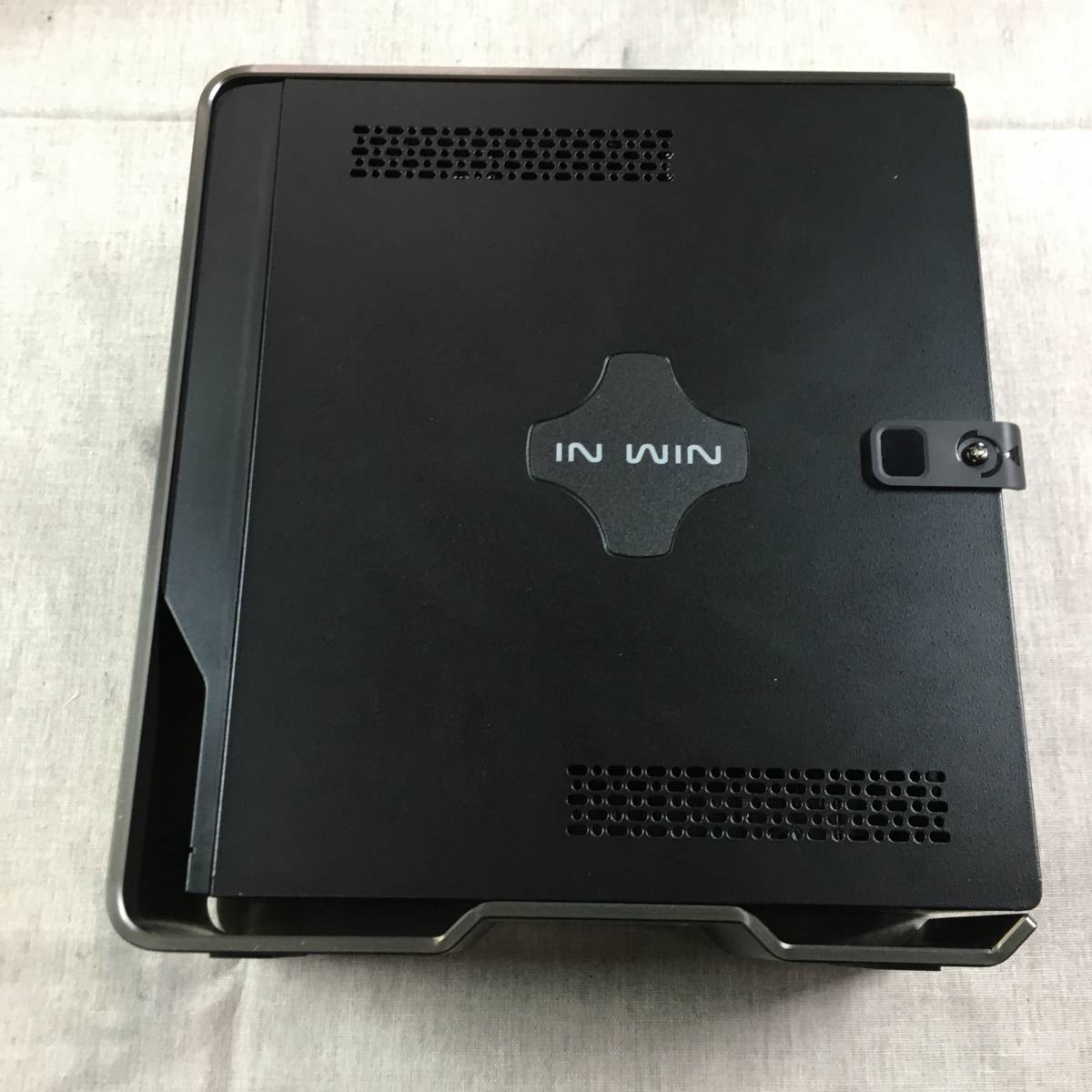 現状品 INWIN 200W電源搭載 mini-ITXケース パワーアップモデル Chopin