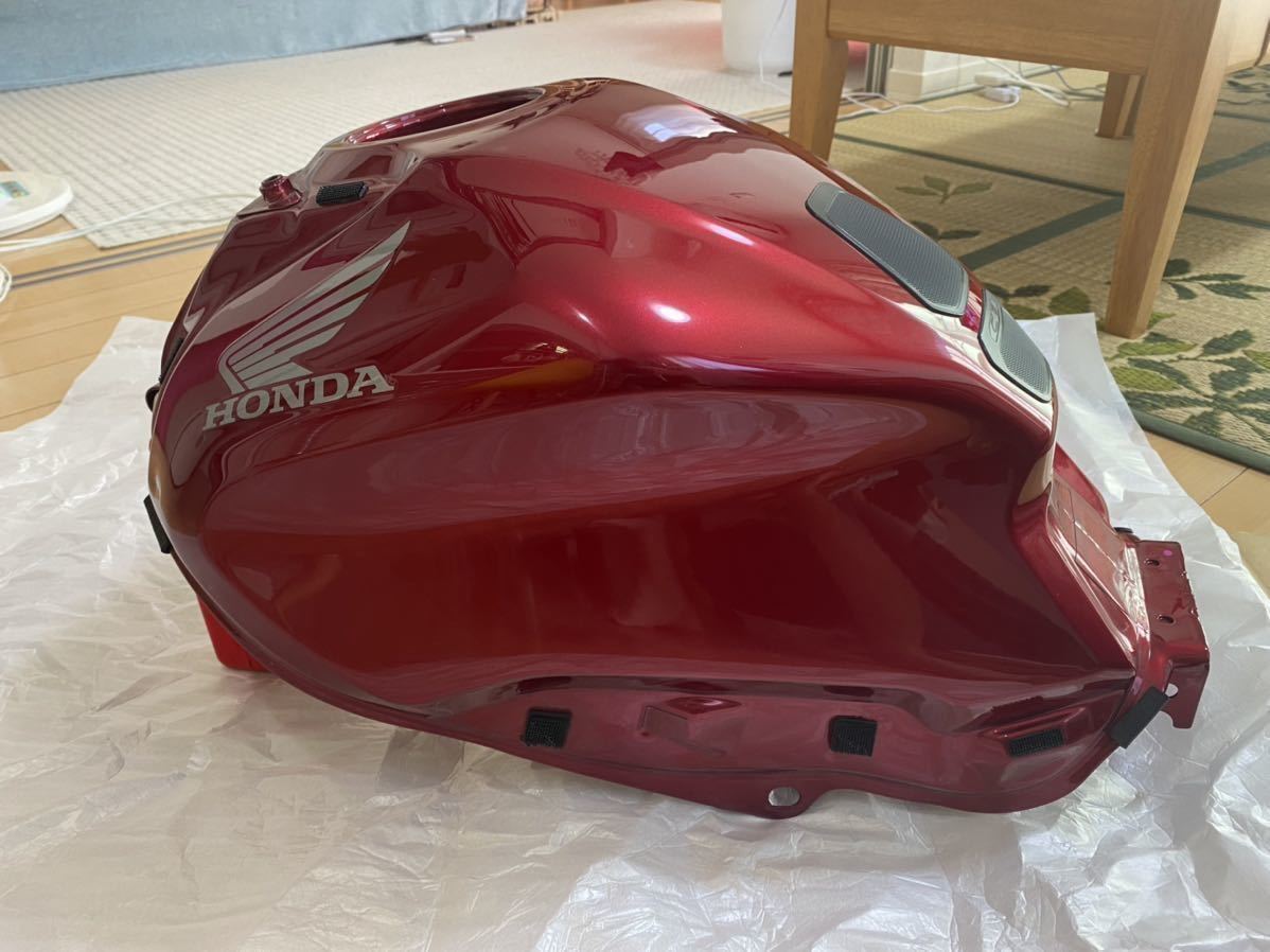 cb650r純正タンク レッド - | CB650R 企業情報 蛍光イエローの差し webCG