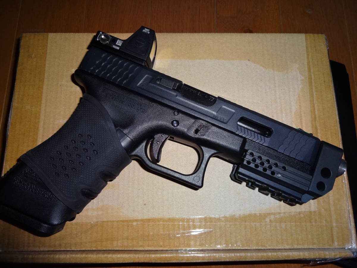 KSC G18C ガスガン マガジン3本 マガジンバンパー 他カスタムパーツ