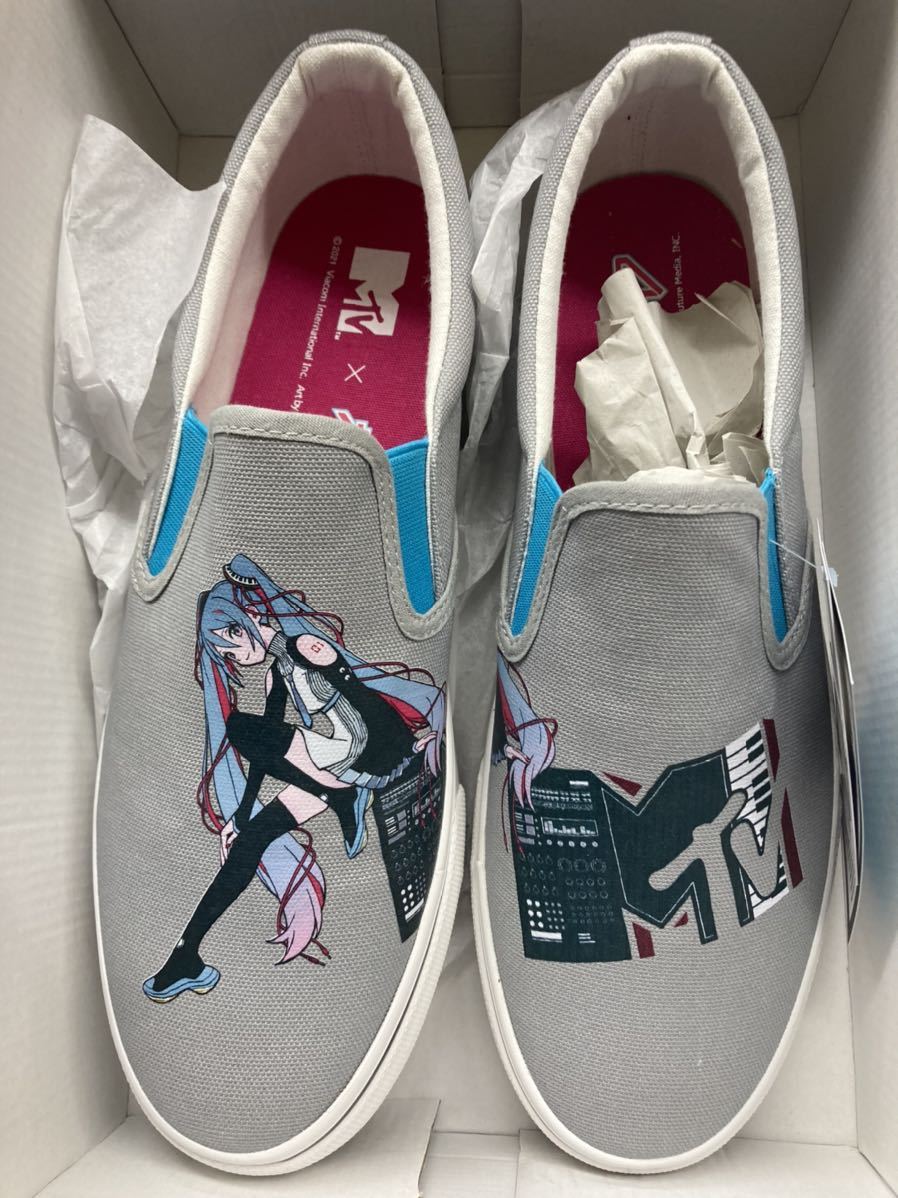 28 数量限定 Mtv 初音ミク X ドン キホーテ トリプルコラボ スニーカー トートバッグ 缶バッジ セット ドンキ 限定 グレー 初音ミク 売買されたオークション情報 Yahooの商品情報をアーカイブ公開 オークファン Aucfan Com