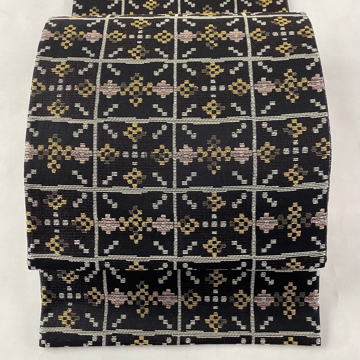 【激安大特価，SALE】 袋帯 名品 格子 幾何学模様 黒 六通 正絹(仕立て上がり)｜売買されたオークション情報、yahooの商品情報をアーカイブ公開 - オークファン 仕立て上がり