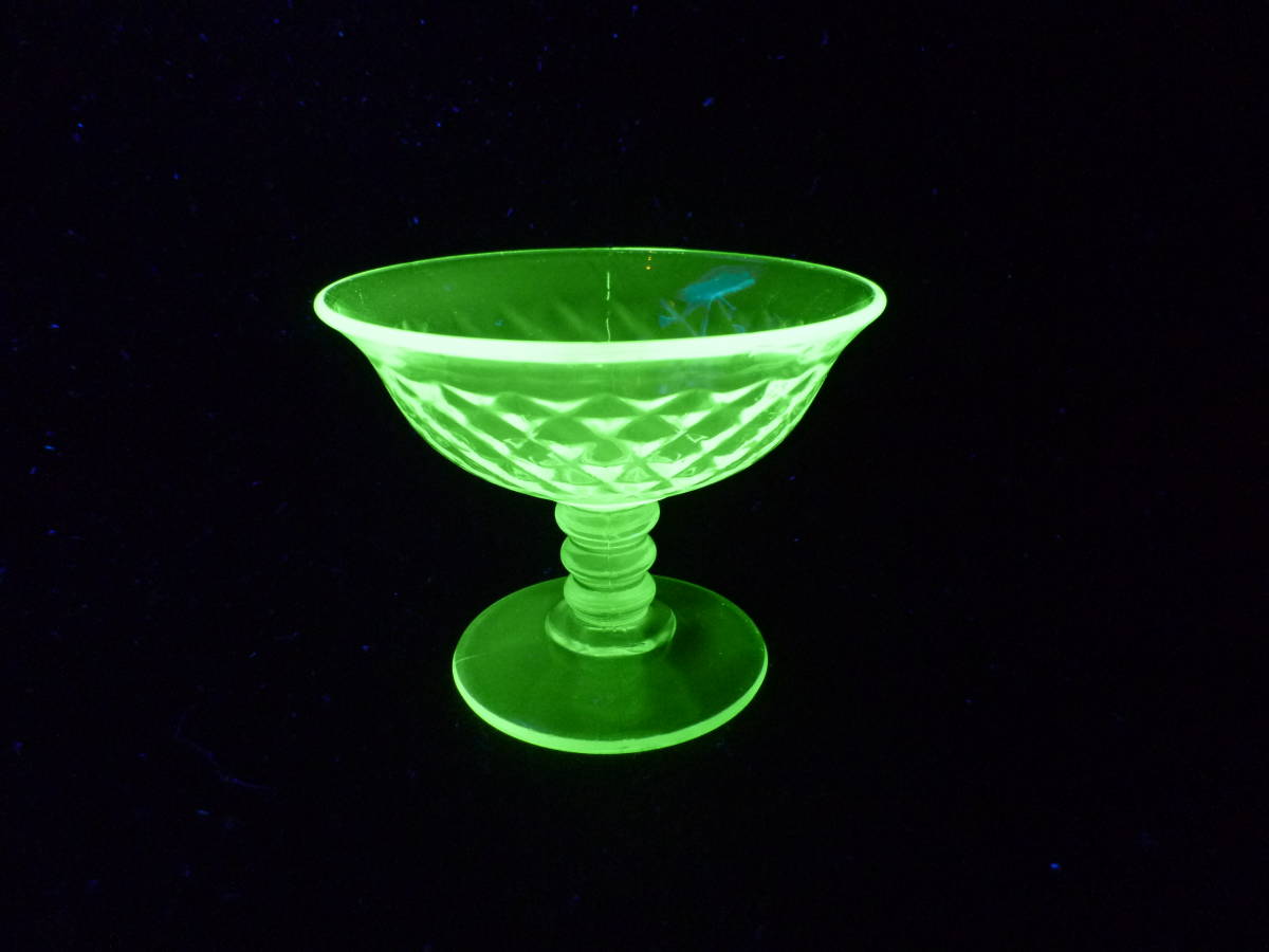 アメリカ製 １９40年ごろ プレスウランガラス シャーベットグラス 01 24 1 工芸ガラス 売買されたオークション情報 Yahooの商品情報をアーカイブ公開 オークファン Aucfan Com