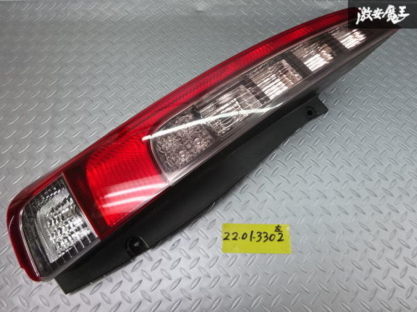 80系前期ノア・エスクァイア 純正テールランプ 左右セット トヨタ純正 ZRR80W ZRR85W ノア エスクァイア 前期 LED テールライト