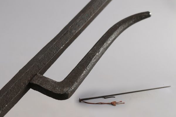 お買い得，送料無料 氷 初だし 時代 武具 刀装具 古鉄 鉄地 十手 兜割 ② H332(武具)｜売買されたオークション情報、yahooの商品情報をアーカイブ公開 - オークファン その他