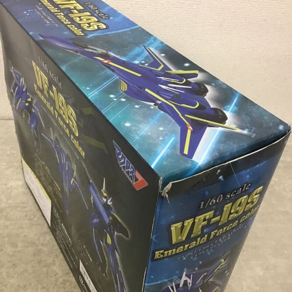完全変形 1/60 VF-19S エメラルドフォース仕様 「マクロス7」 やま… 1円～ やまと 1/60 マクロス7 完全変形 VF-19S エメラルドフォース仕様