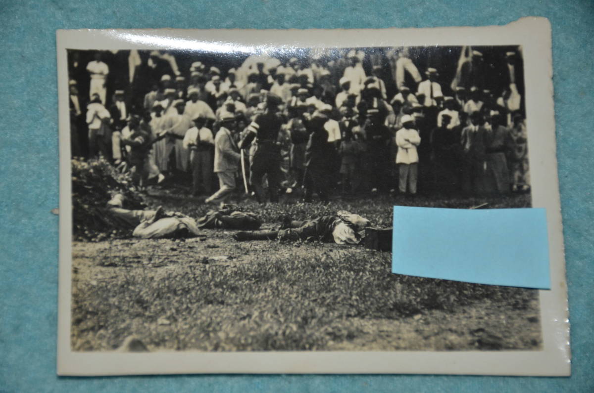 ☆6　貴重資料　中国公開処刑　首切処刑写真１２枚　湖北軍？ 青龍刀で切った瞬間　押切で切断　残酷部マスキング_8