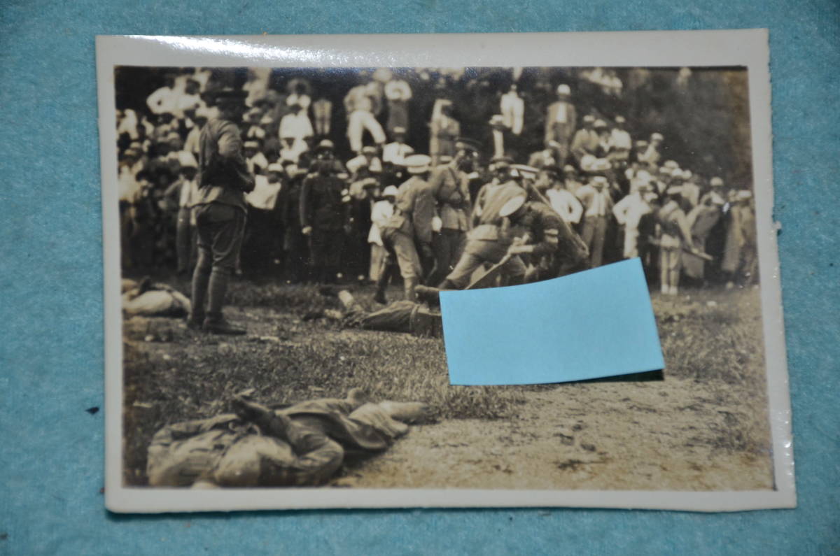 ☆6　貴重資料　中国公開処刑　首切処刑写真１２枚　湖北軍？ 青龍刀で切った瞬間　押切で切断　残酷部マスキング_9