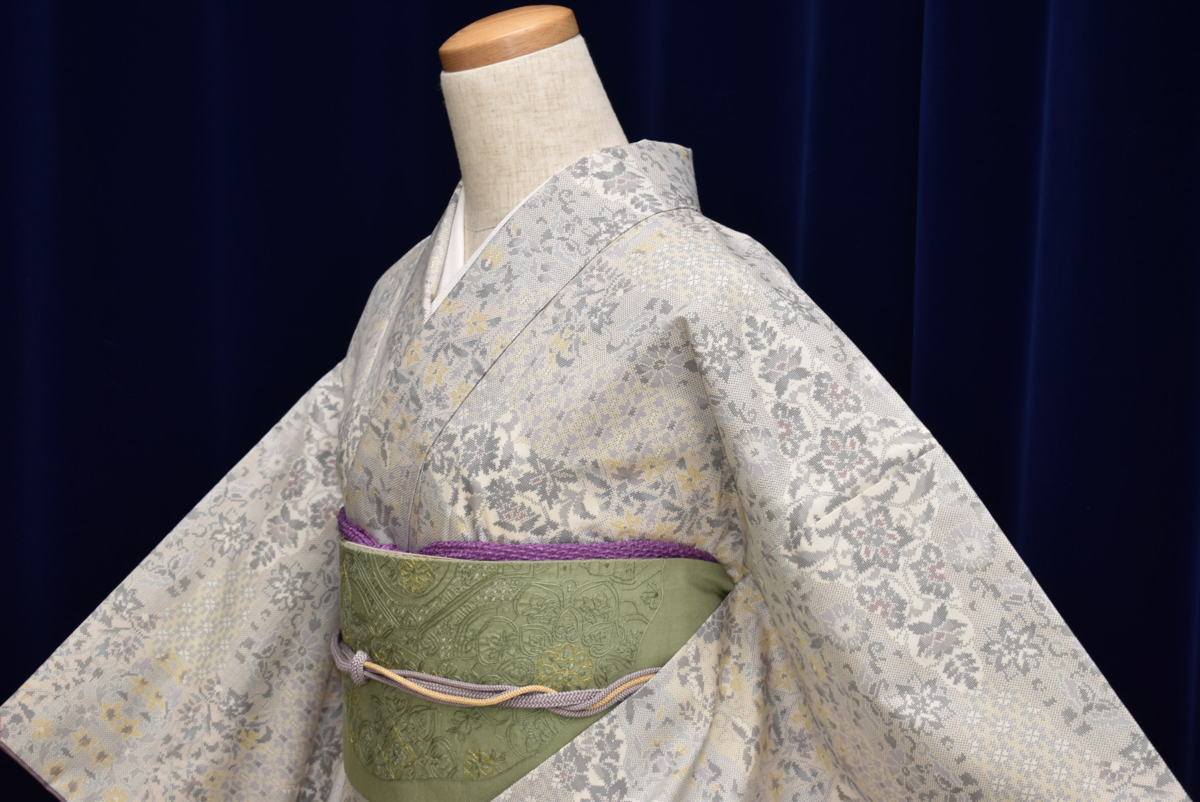 新古品！美品＊白大島紬＊モダン吉祥文様＊本場大島紬＊着物