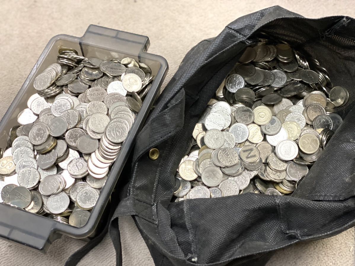 スロット メダル 約15キロ 大量 コイン パチスロ ケース △