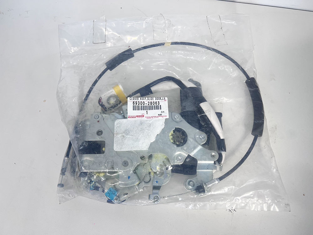 ヴォクシー ノア トヨタ純正パーツ 新品 69300-28063 スライド
