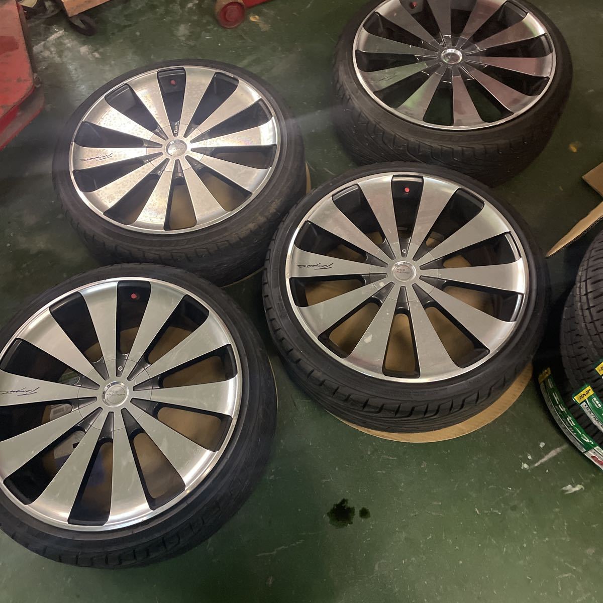 レイズ 19インチ8J ＋45 4本 トライアングル 215/35R19 バリ山4本 