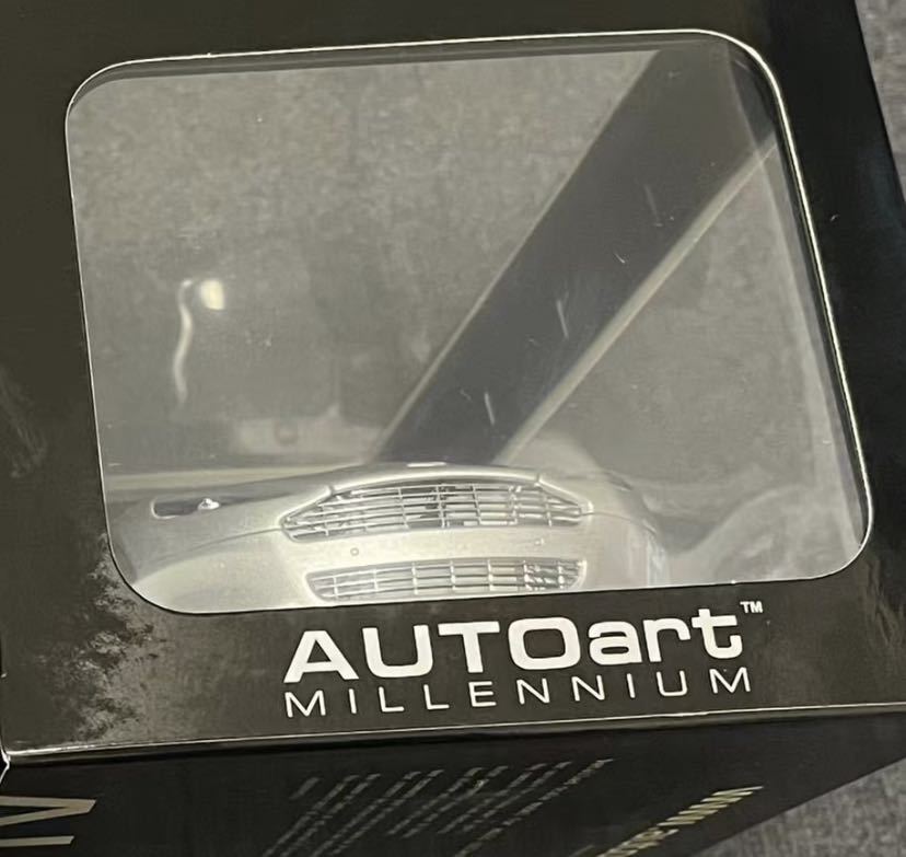 オートアート 1/18 アストン マーチン ラピード　未開封未使用　新品_2