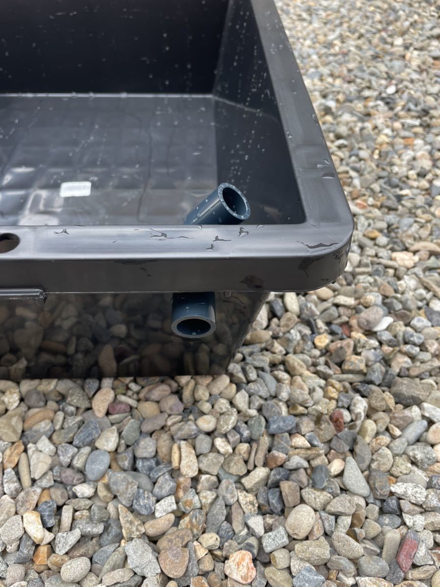 黒いFRP水槽用容器 中