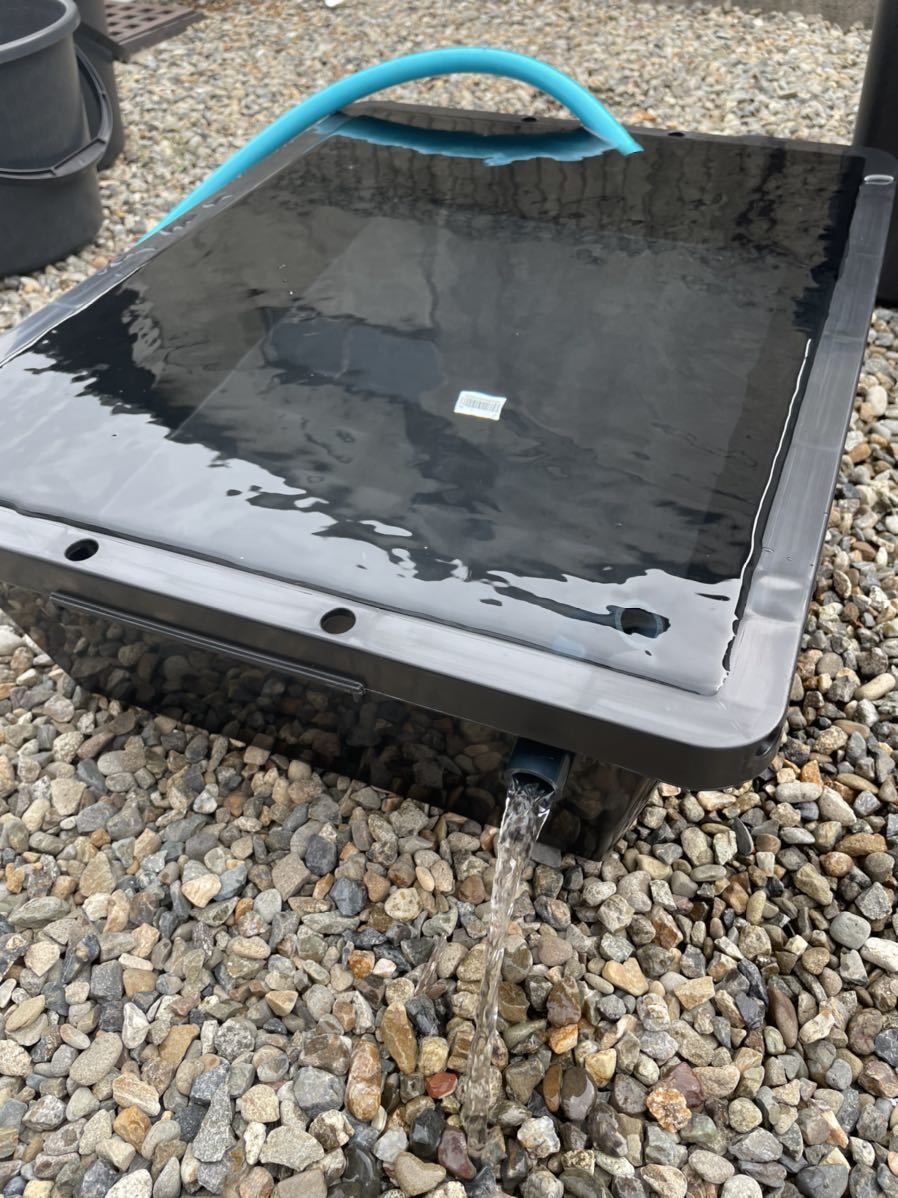 黒いFRP水槽用容器 中