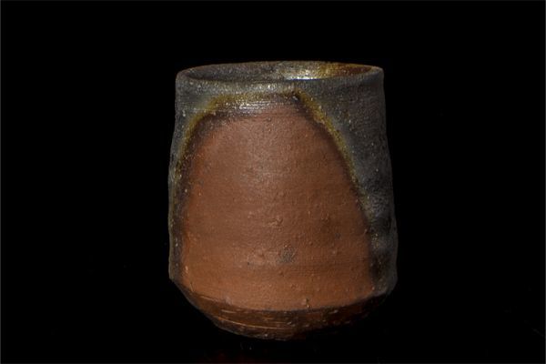 名工　二代小山一草　備前窯変酒呑　共箱・共布・陶歴付　■本物保証■　