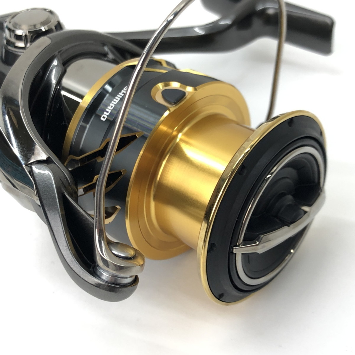 中古品】 SHIMANO シマノ 20 TWIN POWER ツインパワー 4000XG リール