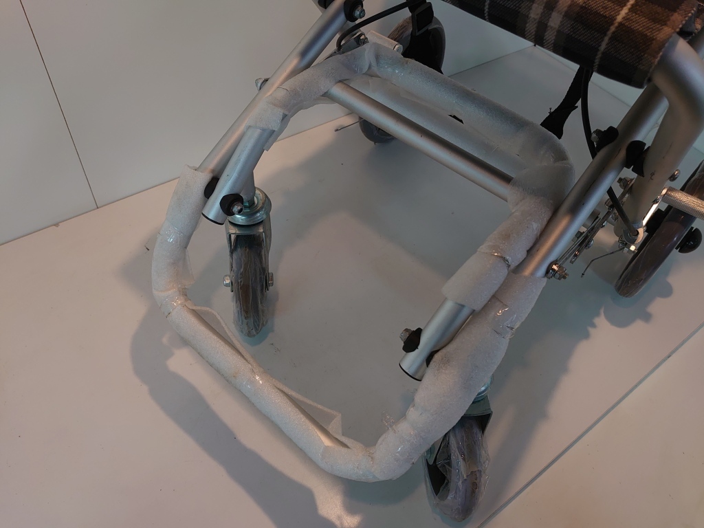 未使用？ 美品です。 折り畳み式 軽量アルミ 歩行車 歩行補助車  