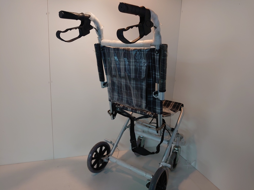 未使用？ 美品です。 折り畳み式 軽量アルミ 歩行車 歩行補助車  