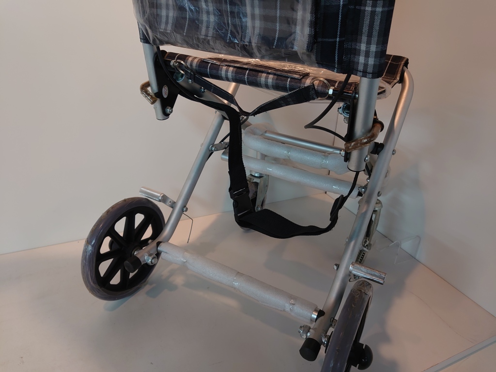 未使用？ 美品です。 折り畳み式 軽量アルミ 歩行車 歩行補助車  