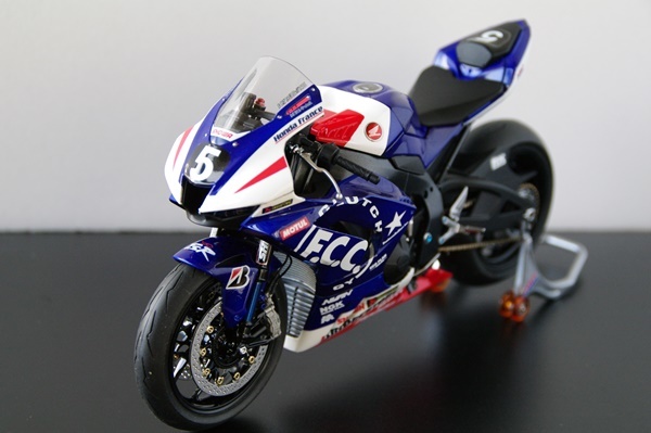 タミヤ 1/12 VFR750R改RVF 750 '87 鈴鹿8耐 完成品 タミヤ 1/12 ”