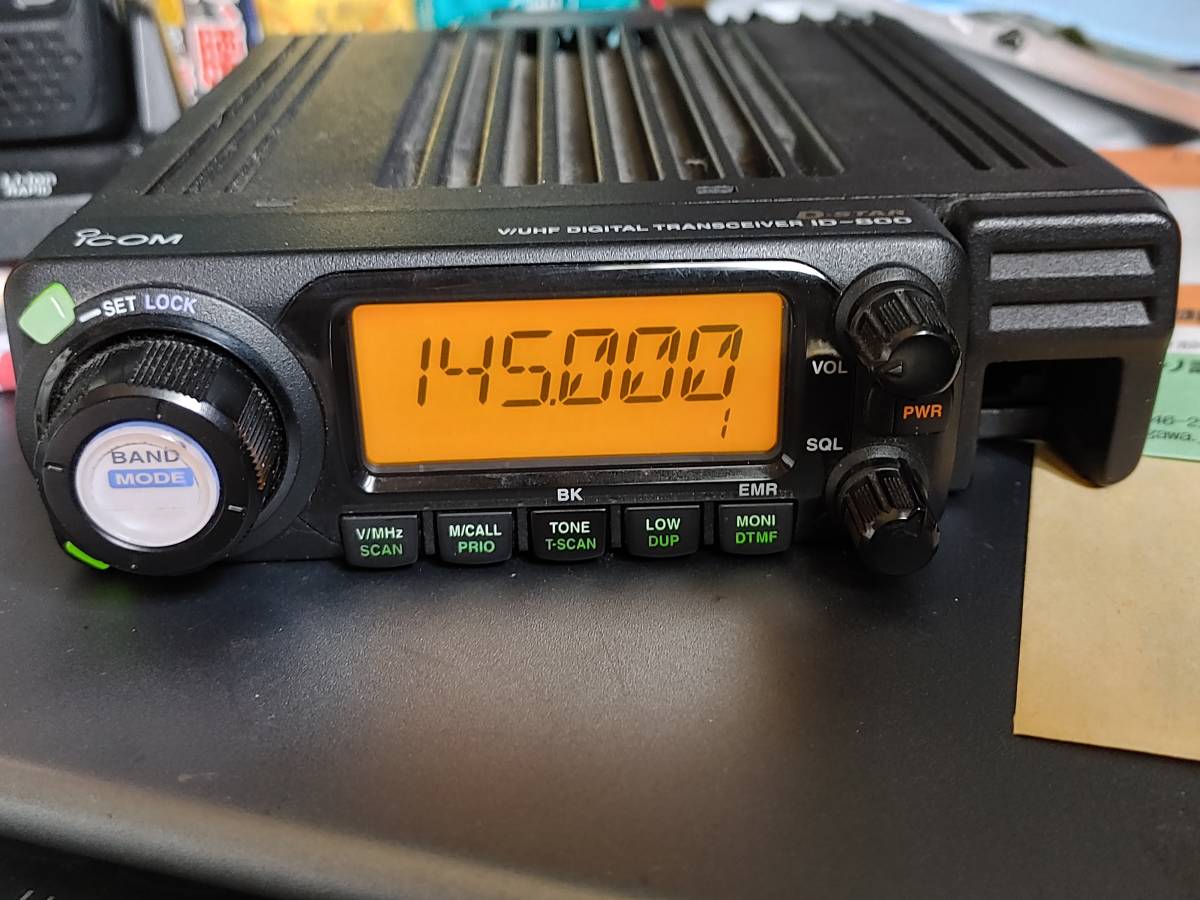 iCOM ID-800 144/430 20W D-STAR のデュアルバンド機です。 ICOM ID