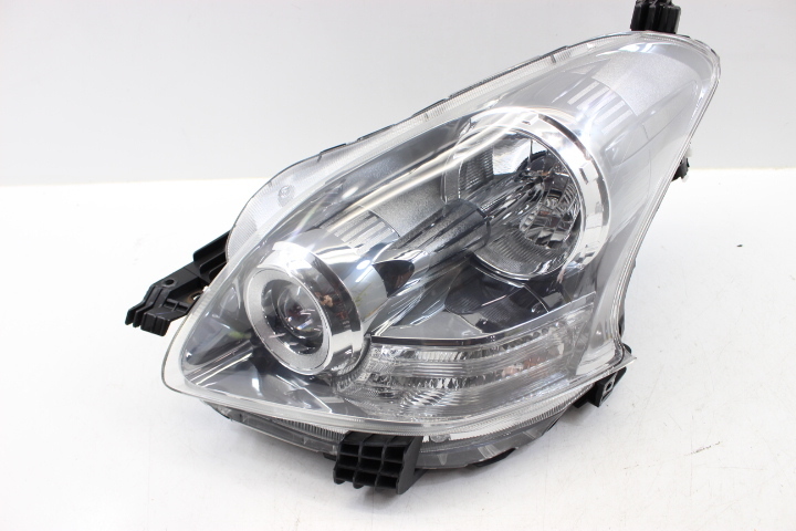 ラクティス NCP100 美品/キズ無 ラクティス NCP100 後期 ヘッドライト