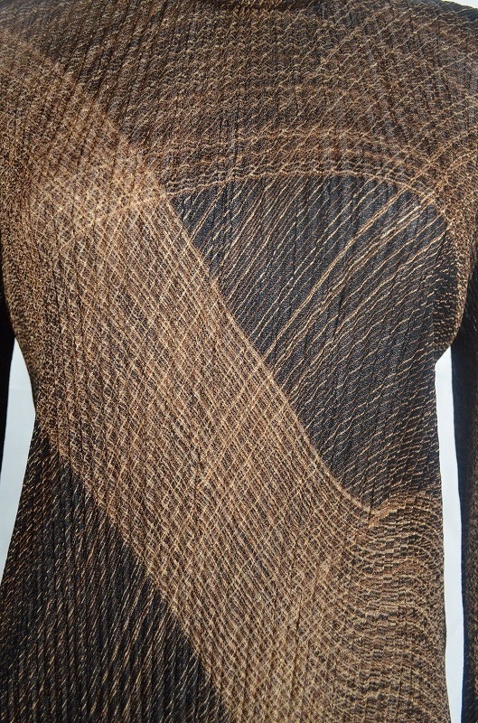 Aibachez アルバッシュ プリーツ素材幾何学模様長袖カットソー 日本製 ブラウン系 9 カットソー 売買されたオークション情報 Yahooの商品情報をアーカイブ公開 オークファン Aucfan Com