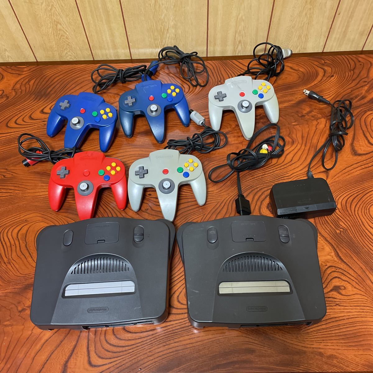 得価，送料無料 NINTENDO64 NUS-001 本体2+コントローラー NUS-005 5個 まとめ売り ジャンク(本体、アクセサリー)｜売買されたオークション情報、yahooの商品情報をアーカイブ公開 - オークファン 本体、アクセサリー