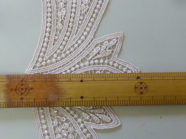 人気特価 繊細なビーズ加工モチーフ レーヨンケミカルレース かわいい蝶々のような柄 ピンク １ペア Lacistitis Es