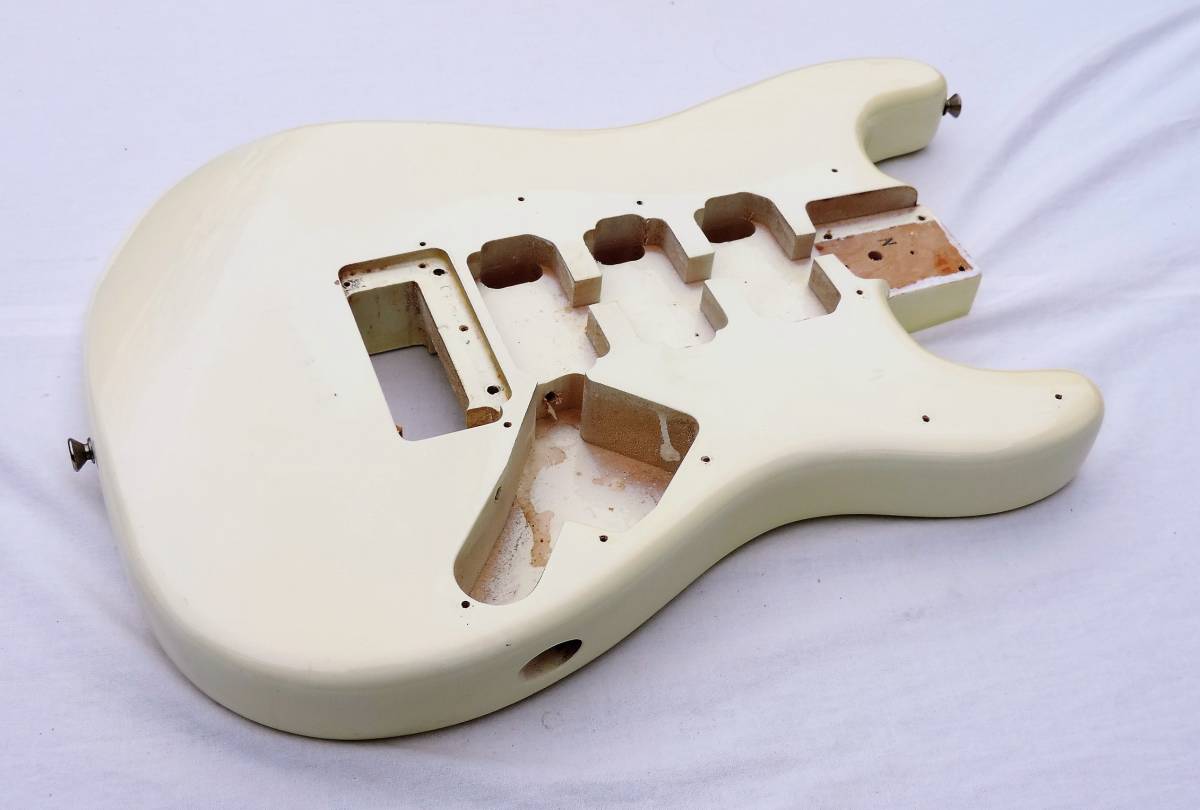 FERNANDES フェルナンデス ストラト型ボディ FRT＆ブリッジロック