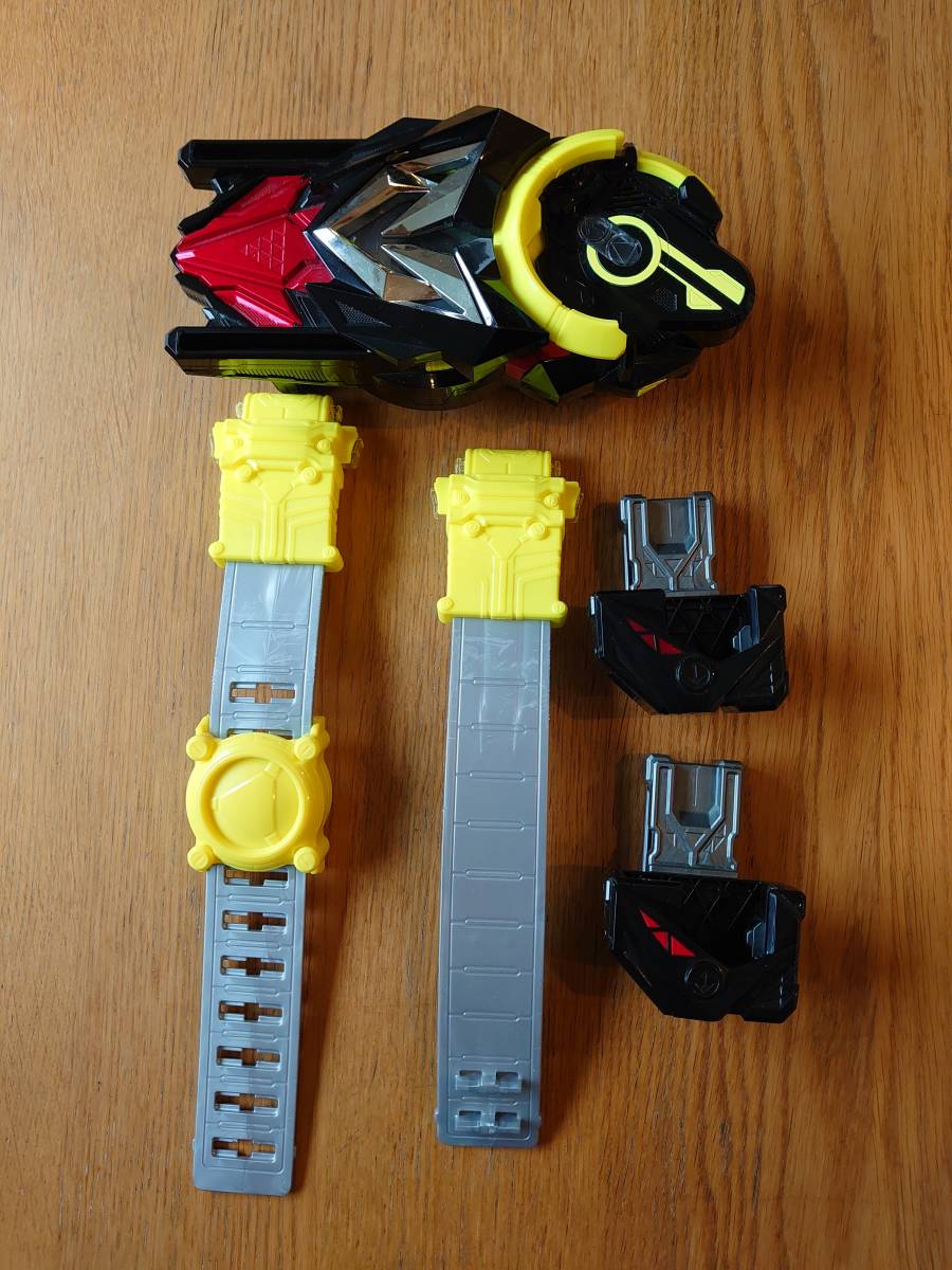 仮面ライダーゼロワン DX飛電ゼロワンドライバー＆プログライズキー×11 仮面ライダーゼロワン | バンダイ なりきりセット アタッシュケース付 未開封訳あり