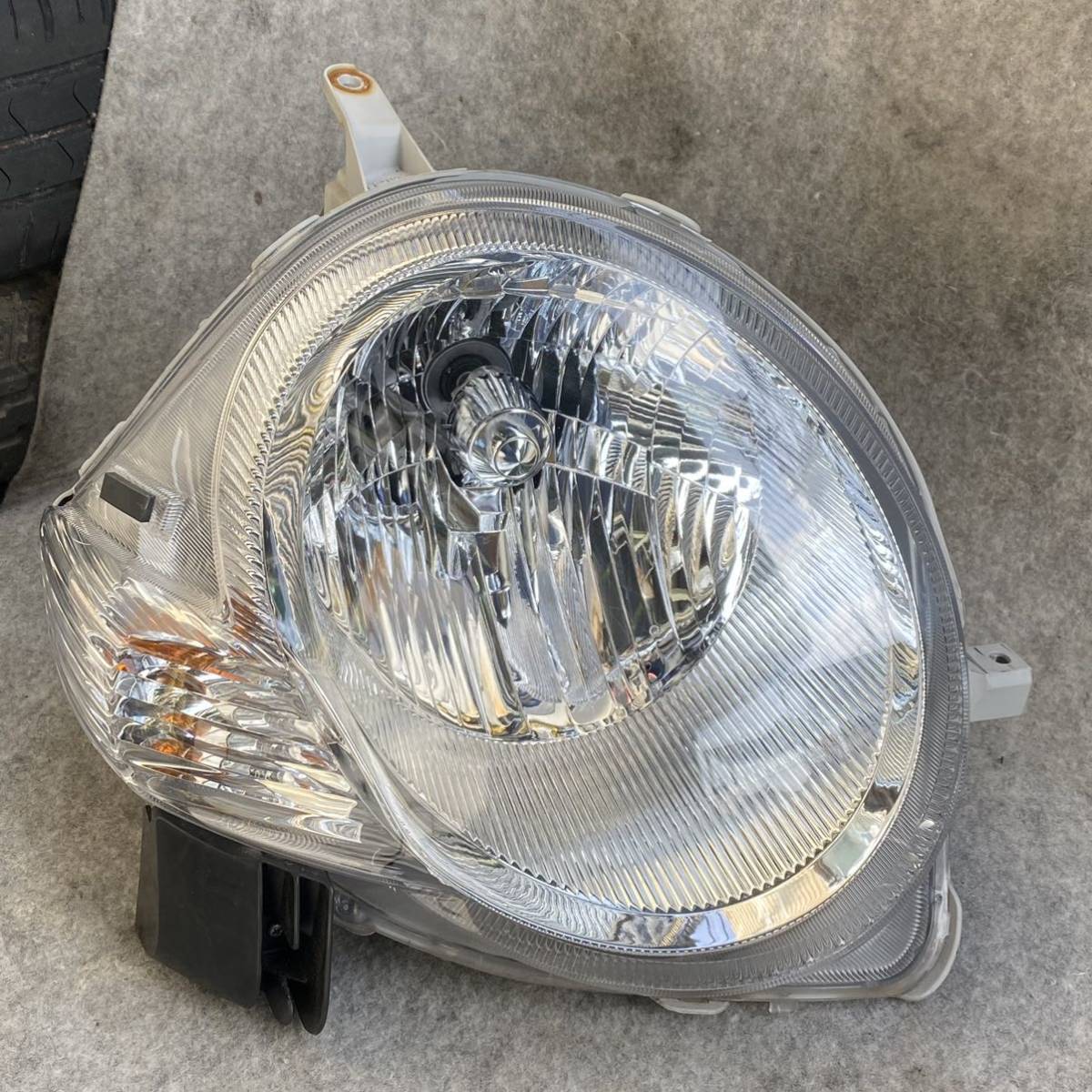 トヨタ シエンタ NCP81 85 前期 純正 ヘッドライト HID 右 運転席側 