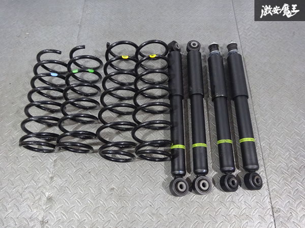 JB23への強化流用に／新型ジムニーJB64W純正ショックアブソーバー前後