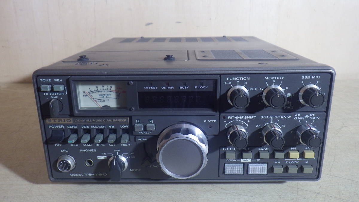 希少✨TRIO KENWOOD TS-780 無線機 デュアルバンダー 通電確認 TRIO トリオ TS-780 V-UHF オールモード 無線機 トランシーバー