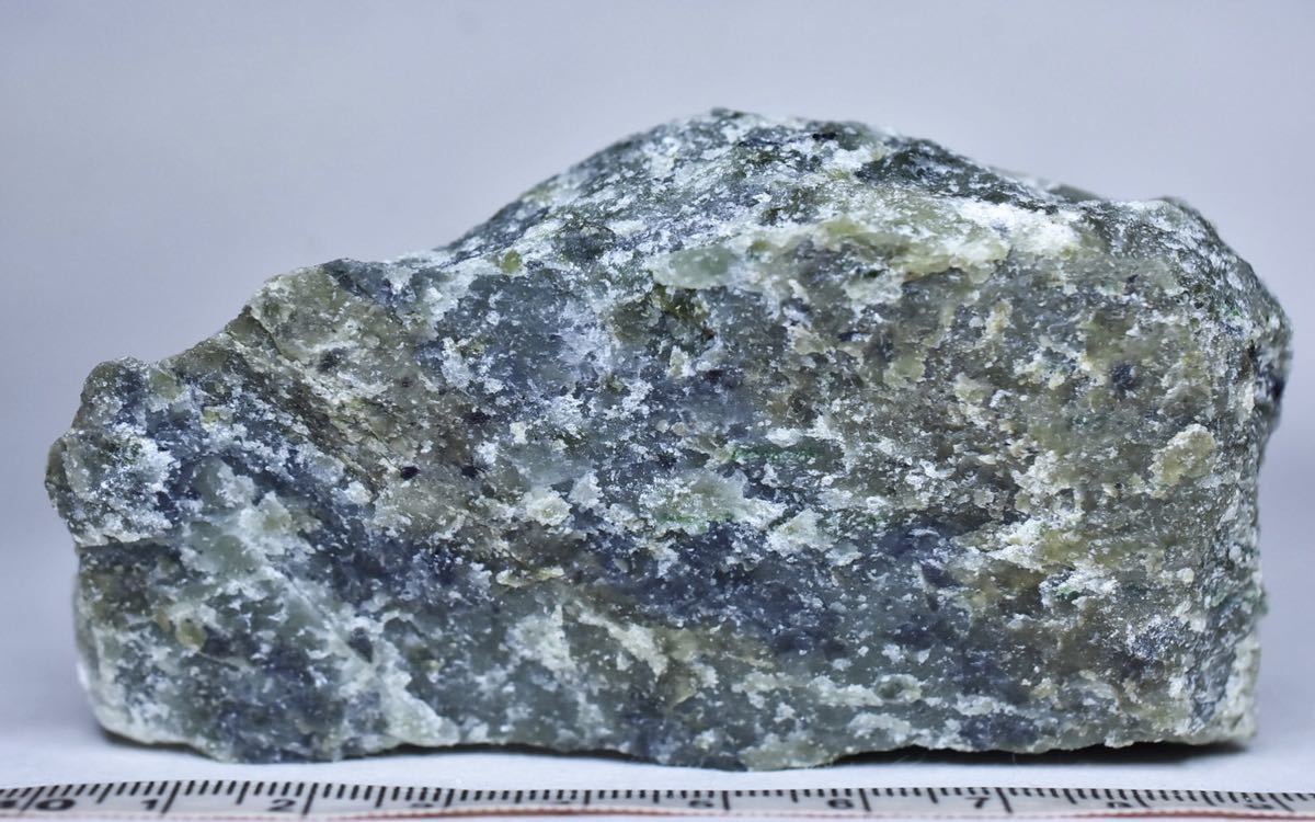 北海道・様似幌満・かんらん岩・ハルツバージャイト □北海道・かん