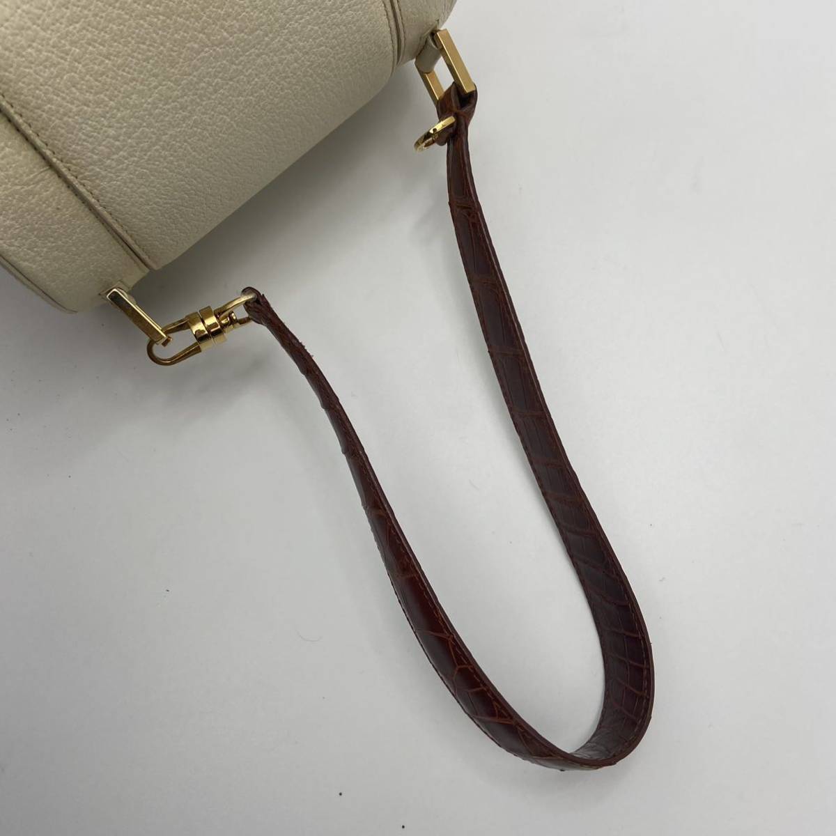 1円《幻の一品》定価13万 ブルガリ BVLGARI ビーゼロワン ハンドバッグ 