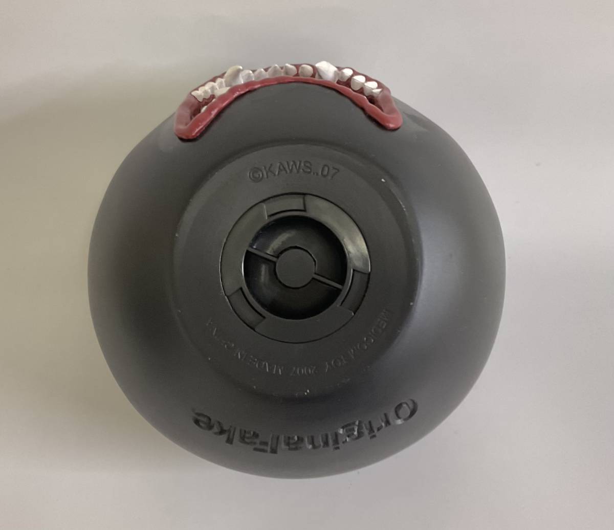 KAWS Bank OriginalFake TEETH Kaws BANK CAT 0 Teeth Cat toy bleu