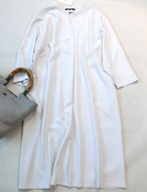 赤字超特価，低価 23区大きいサイズ44トリアセダブルクロスVネックワンピース/ライトグレー31 020円(ワンピース)｜売買されたオークション情報、yahooの商品情報をアーカイブ公開 - オークファン 女性用