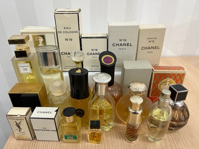 CHANEL N°5 、YSL、6点まとめ 長 香水 23点 おまとめ CHANEL YSL Nina Ricci など CHANEL ミニ香水